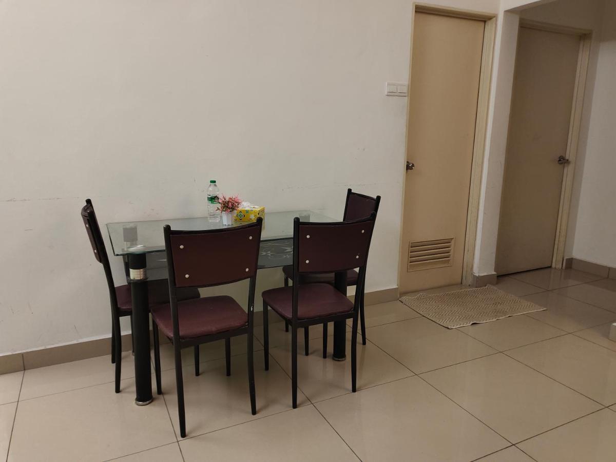 2 Rooms Homestay Deviana Wakaf Che Yeh コタバル エクステリア 写真