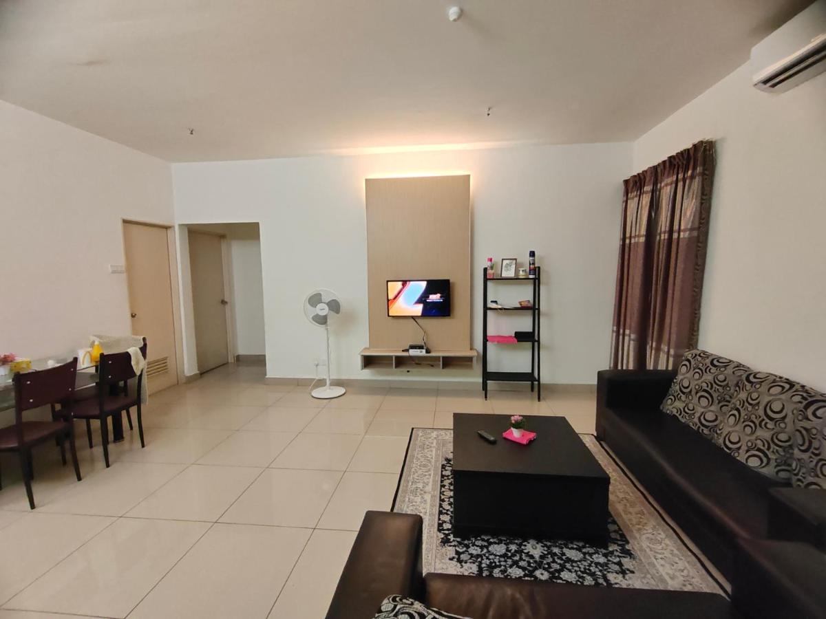 2 Rooms Homestay Deviana Wakaf Che Yeh コタバル エクステリア 写真